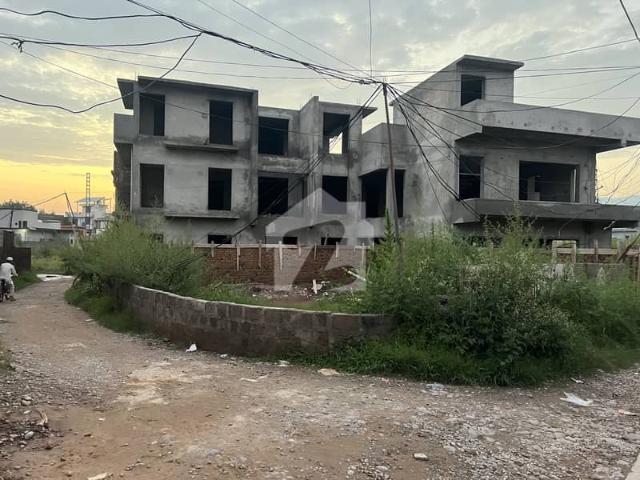 Corner 9.25 Marla Plot For Sale On Abbasi Road 300m From Bazaar, Prime Location