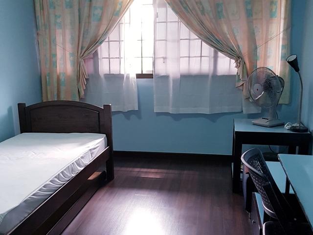 Corner common room