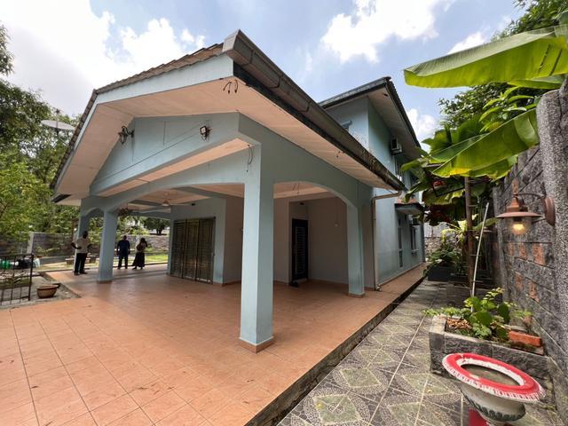 Corner Banglow Partial Furnished for Sale Bandar Country Home Rawang
