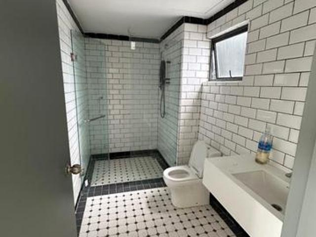 Corner big unit Partial Fitted EIsland Lake Haven Puchong