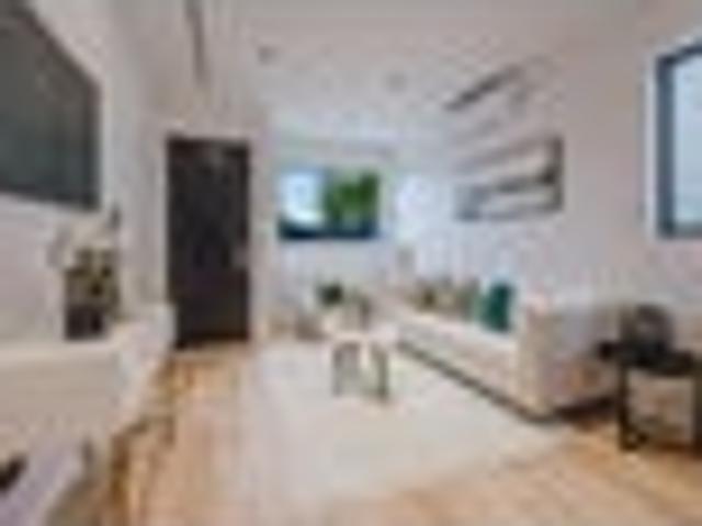 Corner Gem Freehold with Stamford Warranty