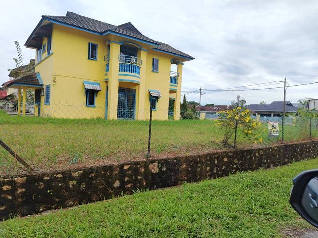 Corner double storey bungalow