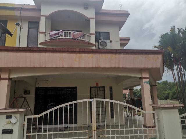 Corner Double Storey Near to Pengkalan Station 18