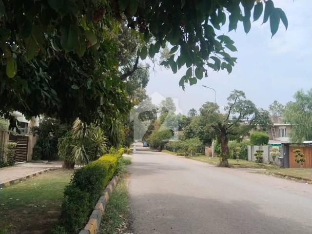 Corner Demolished House Size 1200 Sqyds 80*135 Each Plot 600 Sqyds Top Loction