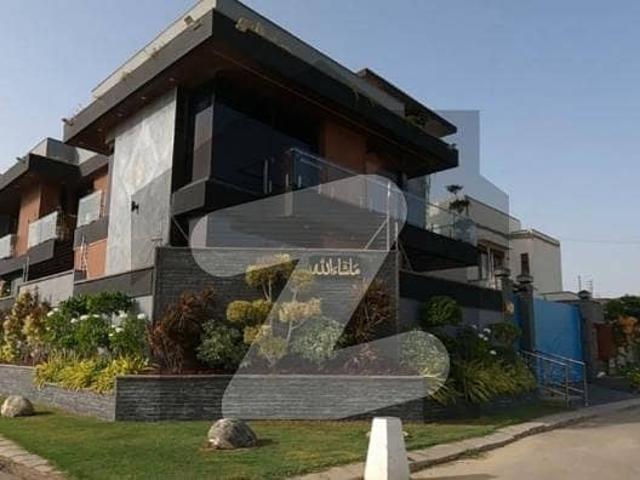 Corner DHA Phase 8 500 Square Yards House Up For Sale