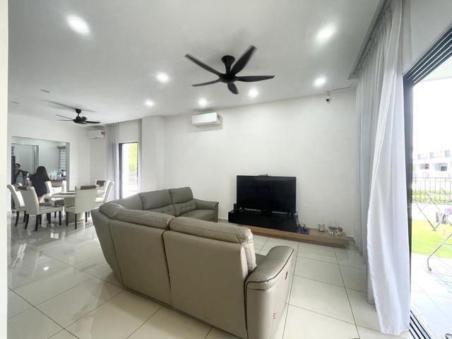 Corner Eco Meadows Double Storey Terrace Fully Renovated Gated