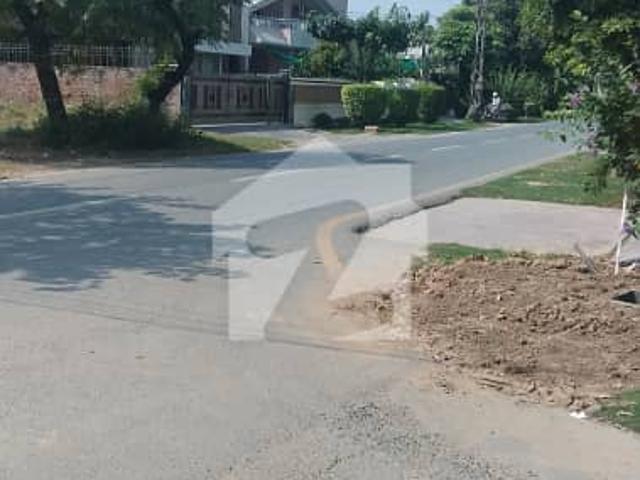 Corner, Facing Park 70' road Triplet Prime Location Gift of DHA phase 8 Lovers Block X