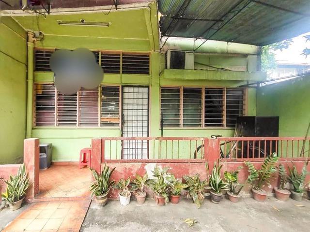 Corner Flat PKNS Seksyen 17 Petaling Jaya Ground floor facing open