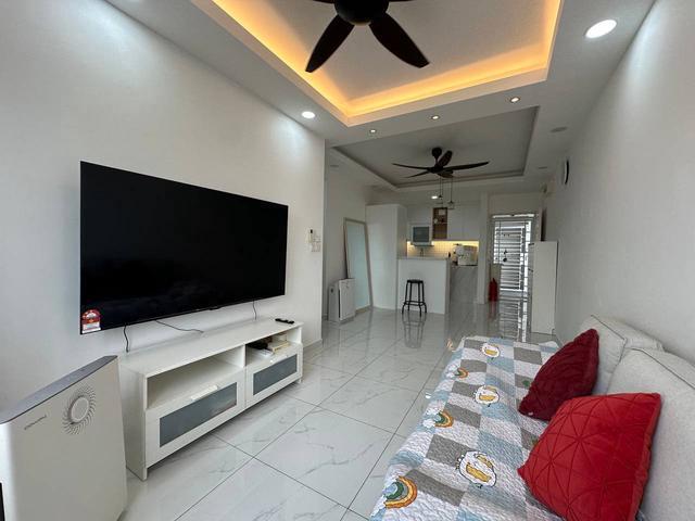 Corner Fully Furnish and Fully Renovated De Cemara Apartment