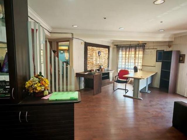 Corner Fully Furnished Office Pusat Komersial Seksyen 7 Shah Alam