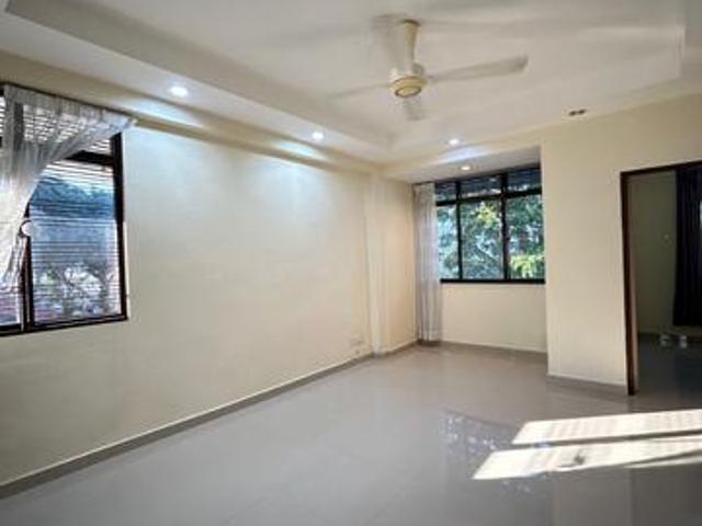 CORNER FULLY RENOVATED FURNISHED 1FIXED CARPARK Taman Jubilee BLK 11