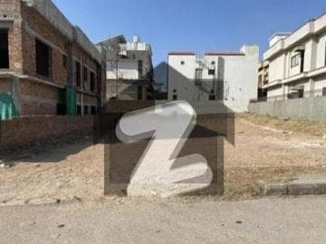Corner Kanal Outclass Plot Near Central Park & jinnah Boulevard