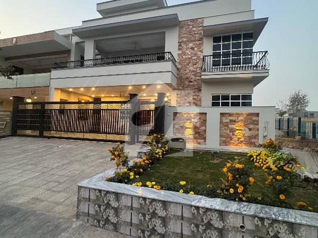 Corner House 40x80 14 Marla For Sale in G 13 Islamabad
