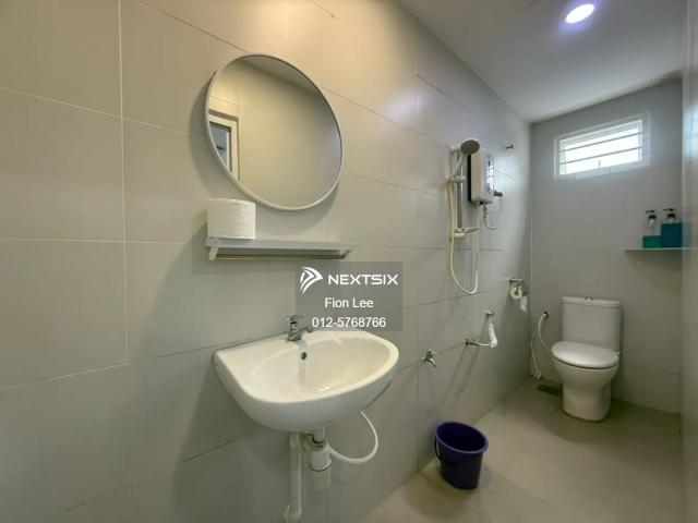 Corner house come with Private Swimming pool. Facing South. Gated