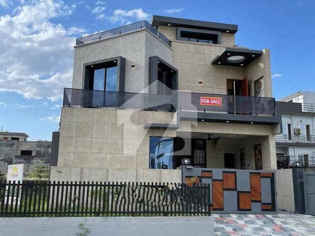 Corner House Along With Top Notch Location Only @4.50 Cr E Block Sector B17 Islamabad