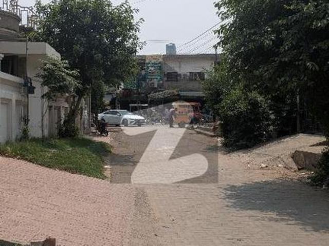Corner House | Beautiful Lavish House | Prime Location Sargodha