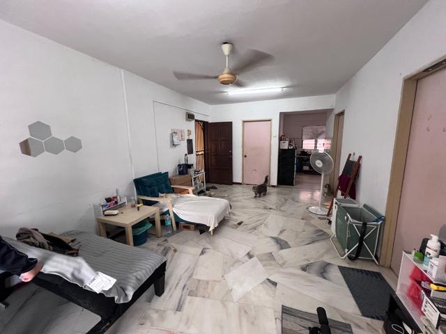 Corner House Flat PKNS Seksyen 7 shah alam 1st floor Full loan