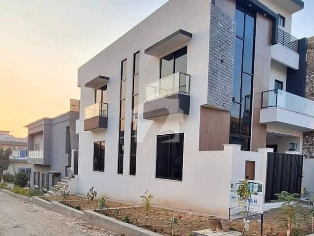 Corner House In MPCHS Block C1 For sale