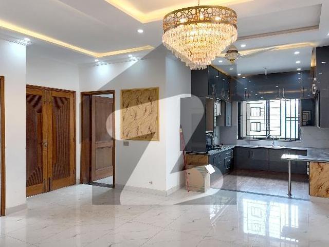 Corner House Of 10 Marla Available In Bahria Orchard Phase 1 Northern