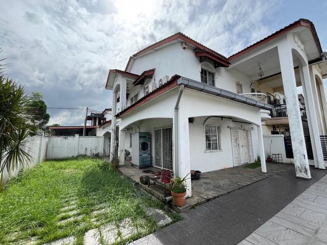 Corner house with large 20 feet side extra land in Sentosa Klang