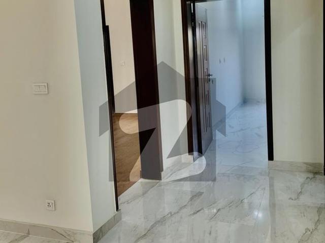 Corner House Top Location 15 Marla 5 Bedrooms For Rent Askari 10