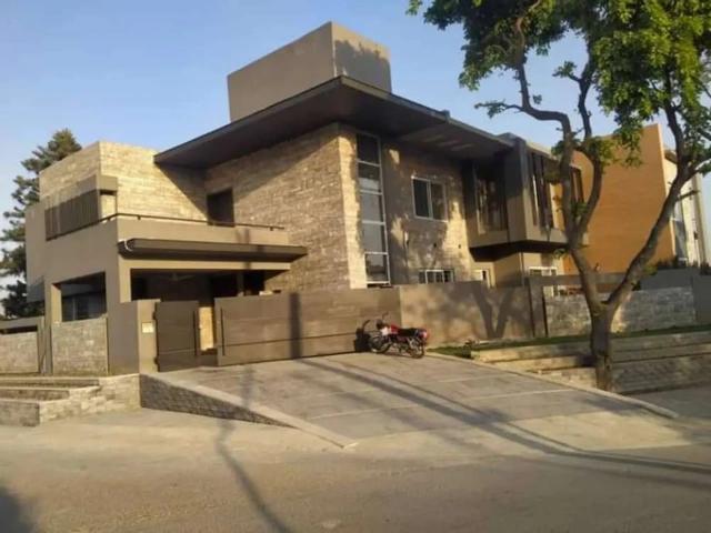 Corner House triple portions independent for sale in westridge cantt Rawalpindi Westridge ID 27257