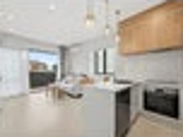 Corner Home, Prime New Lynn