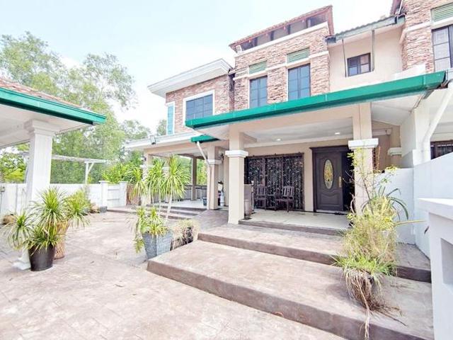 Corner Huge Land Full Reno Size 40x93Bandar Nusaputra Cyberjaya