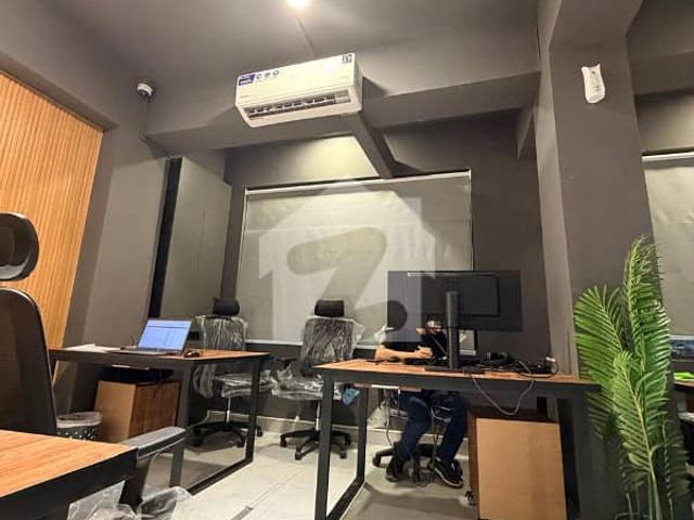 Corner Office Main Avenue Theee Side Corner