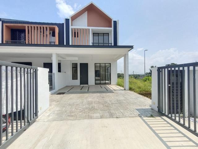 Corner Lot New Condition 4b 3b Double Storey Sungai Merab