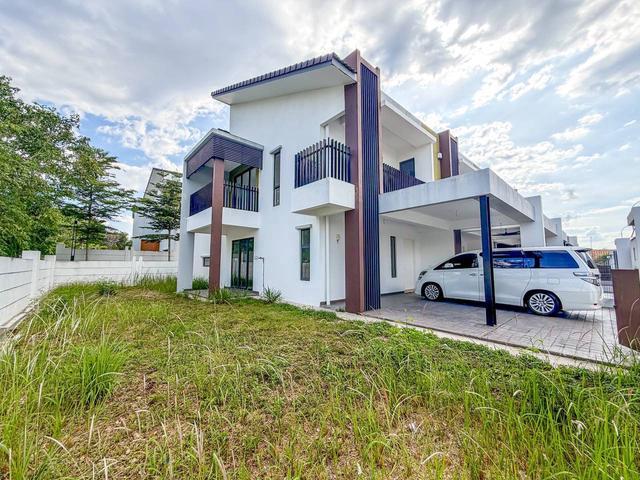 CORNER LOT New Double Storey Serimba Laman Tasik Bandar Bukit Mahkota