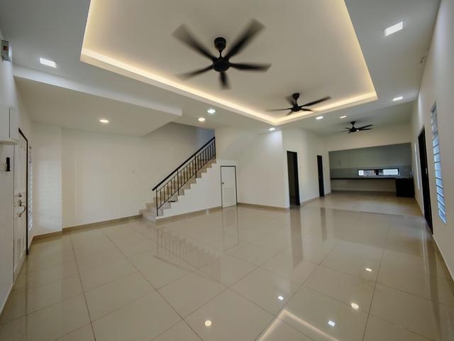 CORNER LOT Aquila Residence 2 Storey Terrace LA 1830 SF