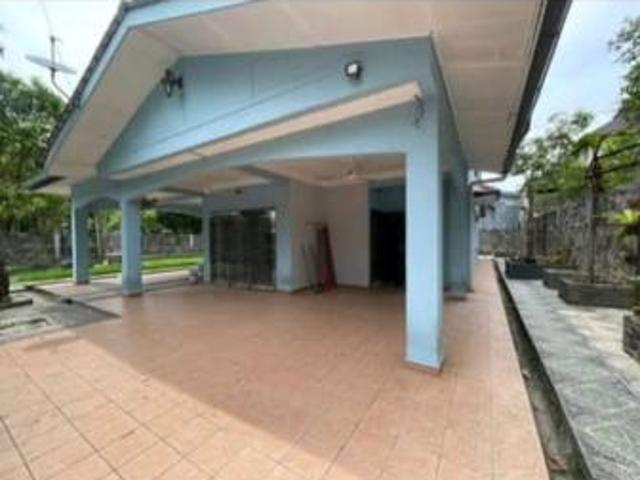 Corner Lot Bungalow Owner want to let go this house