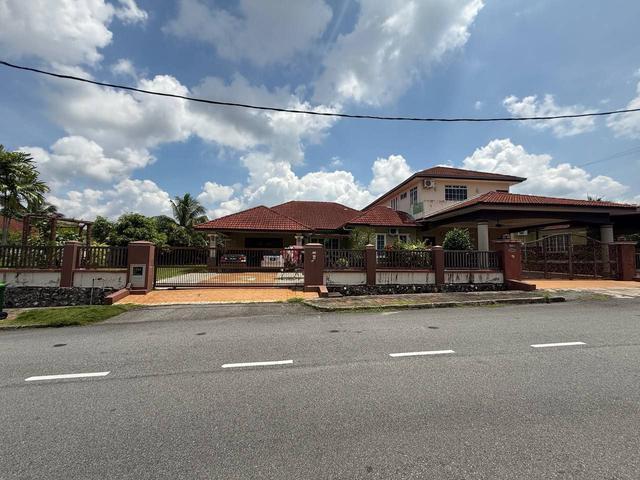 CORNER LOT BANGLO 2 TINGKAT LUAS 6 RENO Taman Tunku Sarina