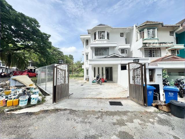 CORNER LOT BIG LAND Double Storey Townhouse Seksyen 7 Shah Alam