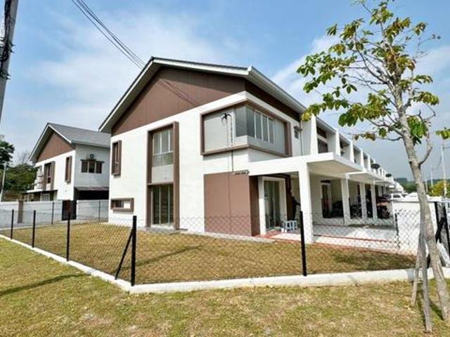 CORNER LOT BRAND NEW 2 Storey House Greenwoods Cendana Salak Perdana
