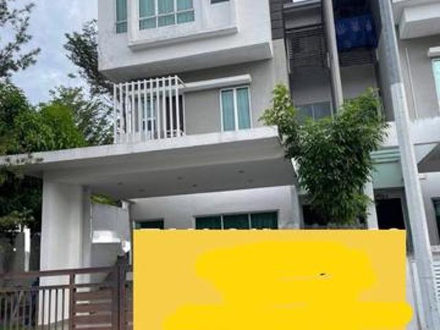 CORNER LOT cheap 3 storey terrace tiara south semenyih