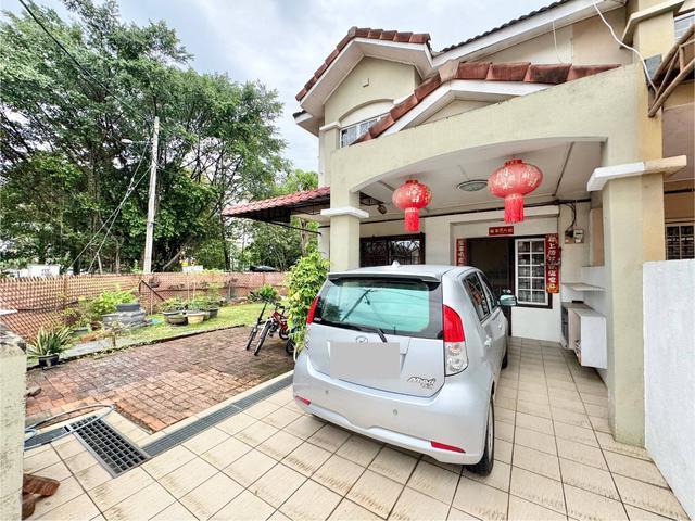 CORNER LOT CHEAPEST Double Storey Taman Putra Prima Puchong