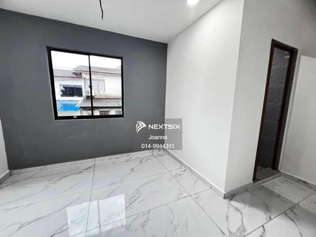 Corner Lot Double Storey 4 Bedrooms, 3 Bathrooms 47x85 Basic Unit Facing Open Facing North Facing East Lawn Freehold Non Bumi lot