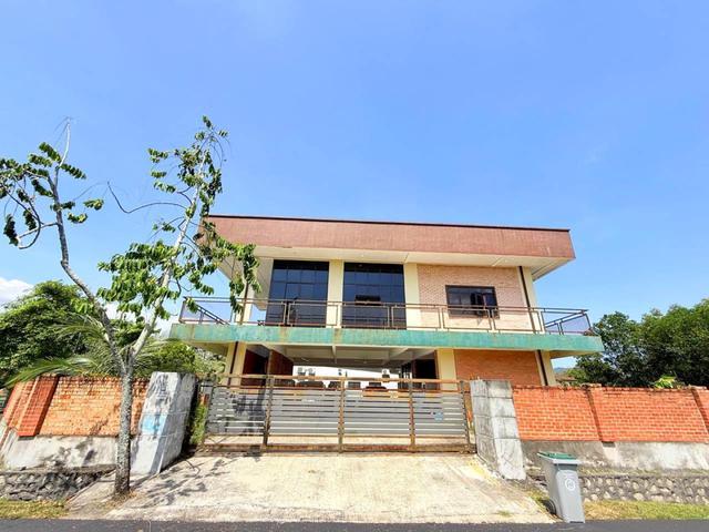 CORNER LOT Double Storey Bungalow Laman Jasmin Kota Seriemas Nilai