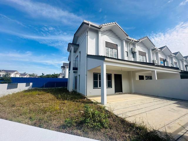 CORNER LOT Double Storey M Senyumia Bandar Baru Salak Tinggi Sepang