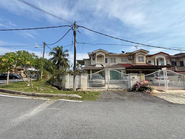 CORNER LOT Double Storey Taman Equine Seri Kembangan Fully Renovated