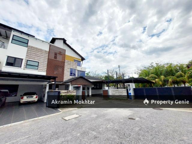 Corner Lot,Extended,Renovated & 9 Beds + 9Baths | 3 Storey Semi Detached House Laman Seri Seksyen 13 Shah Alam