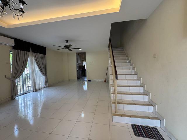 Corner lot Extra Land 20 Partial Taman Ixora Salak Tinggi