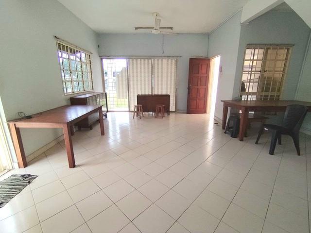 CORNER LOT FACING OPEN Double Storey Terrace Jalan Platinum Seksye
