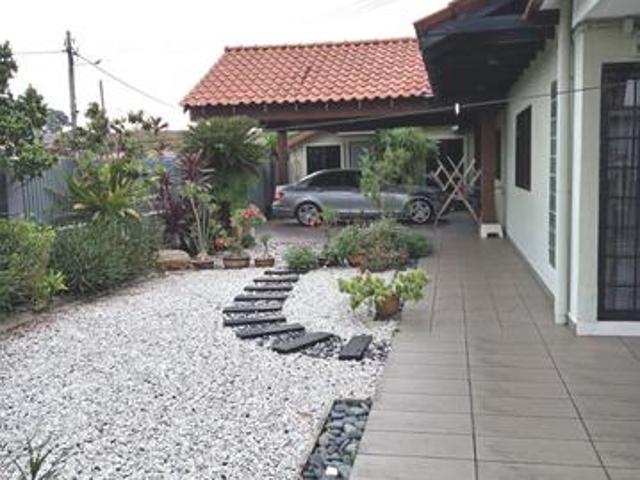 CORNER LOT Facing openSingle Storey terrace Jalan Meru klang