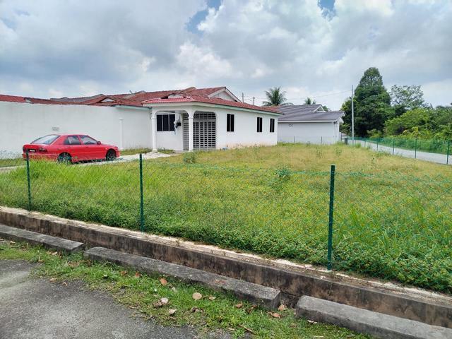 Corner Lot For Sell 7400sft