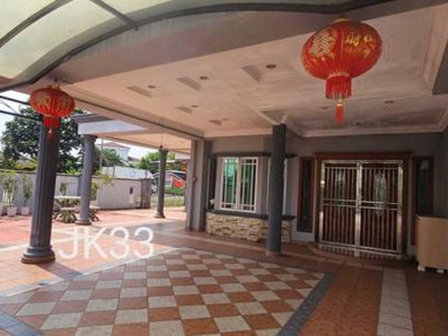 CORNER LOT HUGE LAND 2 Storey 4000 sqft Renovated Batu Belah Klang