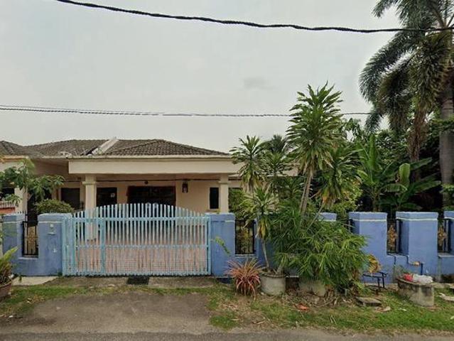 Corner lot huge single semiD Tangkak Jaya
