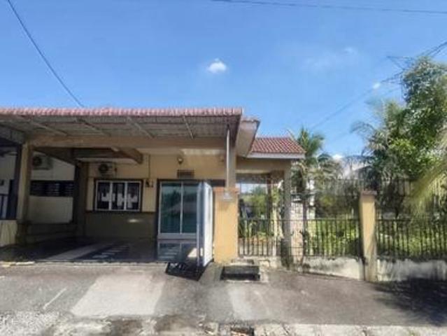 Corner Lot Halaman Meru Permai Luas